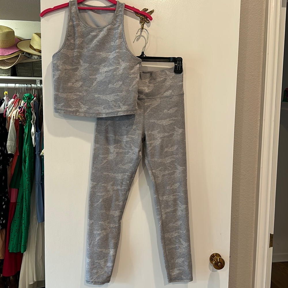 Vuori’ heathered gray camo print workout set size M